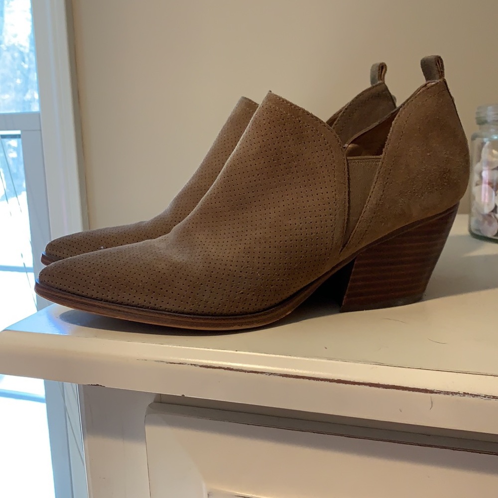 Marc Fisher tan suede booties sz 10